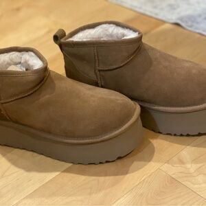 UGG classic ultra mini platform… size 38 / 7